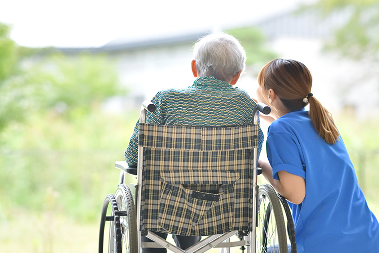 介護や医療費、固定資産税や維持費などがかさみ、現金化して家族の負担を減らしたい